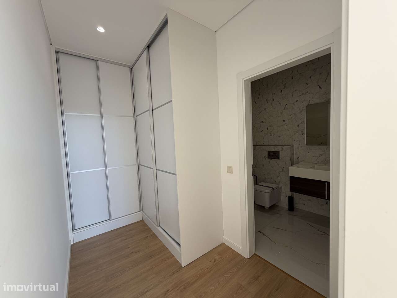 Moradia T4 NOVA com box e piscina-22