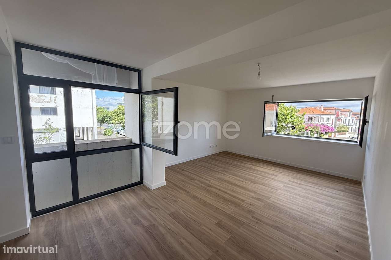 Apartamento T2 renovado no Paim.-24