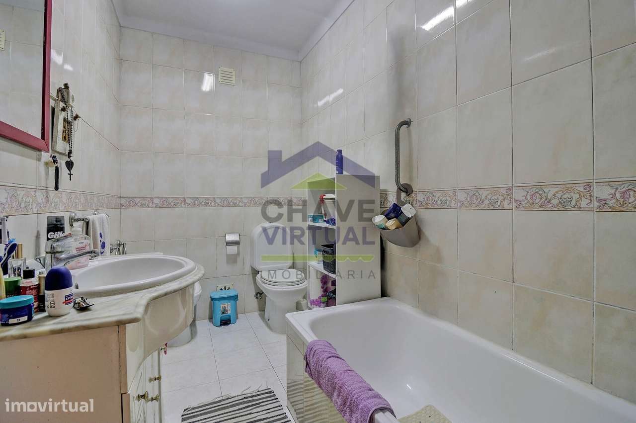 Apartamento T3 com Marquise e Varanda - Centro Caldas da Rainha-10