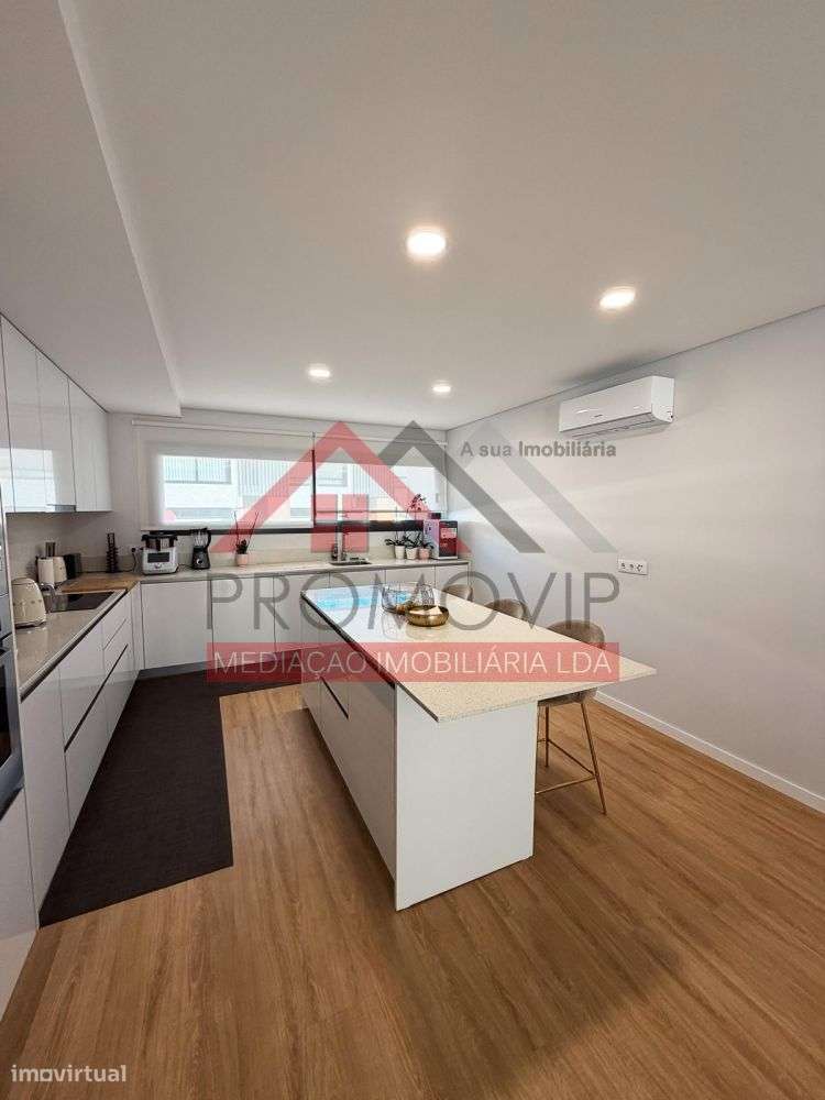 Moradia em Banda T3 Seminova Santo Tirso-13