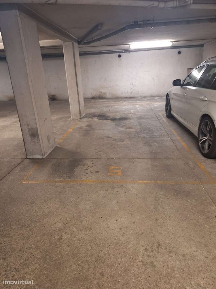 CPM25009 Lugar Garagem 5500€  Praceta Heróis Ultramar Vilar Andorinho-6