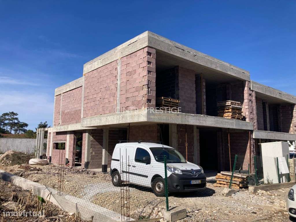 Gouveia/Fontanelas Moradia T4 geminada, em construção, arquitetura ...-6