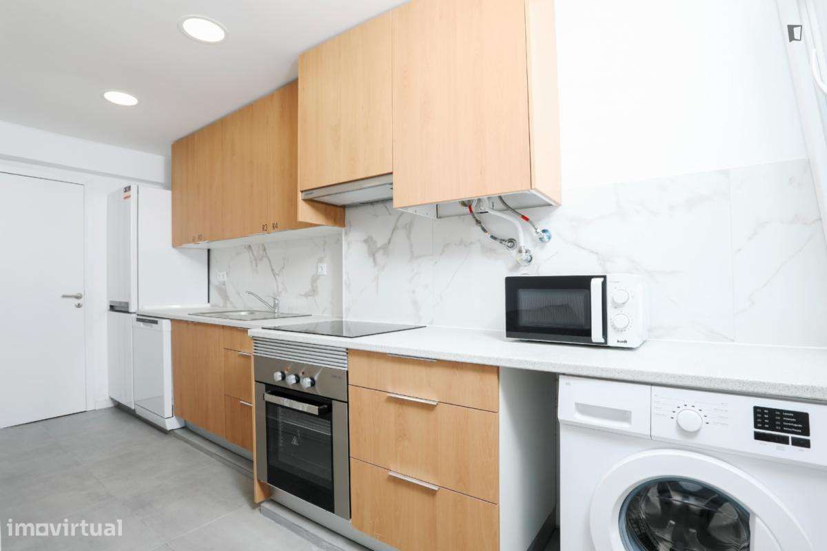 Quarto - localizado em Carnide Lisbon - Grande imagem: 3/19