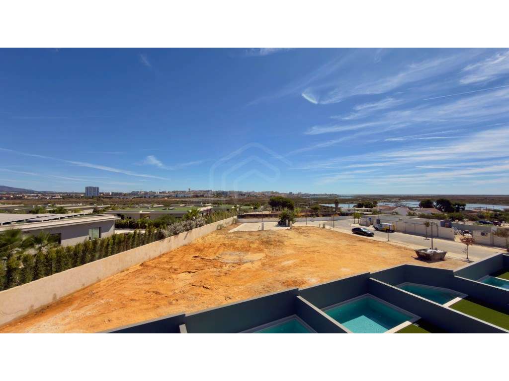 Moradia V4 em Empreendimento de Luxo junto à Ria Formosa em Faro, A... - Grande imagem: 4/68