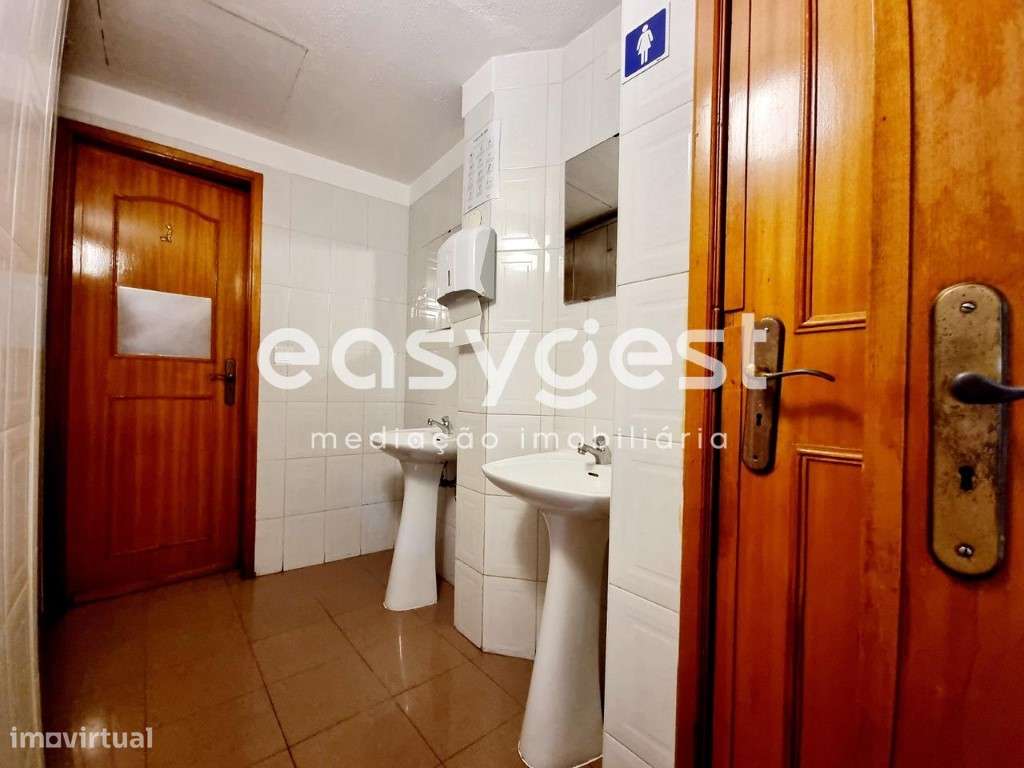 Churrasqueira em Alfragide com sala de refeição e arrecadação - Grande imagem: 4/23