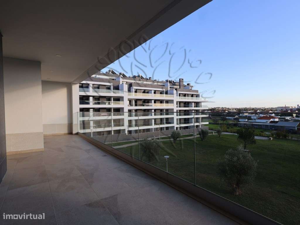 Apartamento T3 usado como novo em Vale Salgueiro, Montijo. Com 196 ...-38