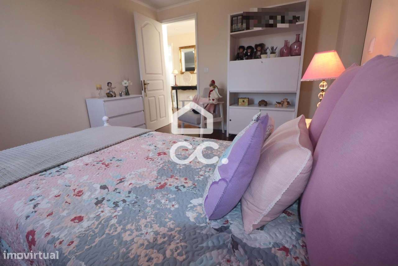 Moradia com 4 Quartos e Anexo T1  - São Vicente Ferreira - Ponta Delga-21