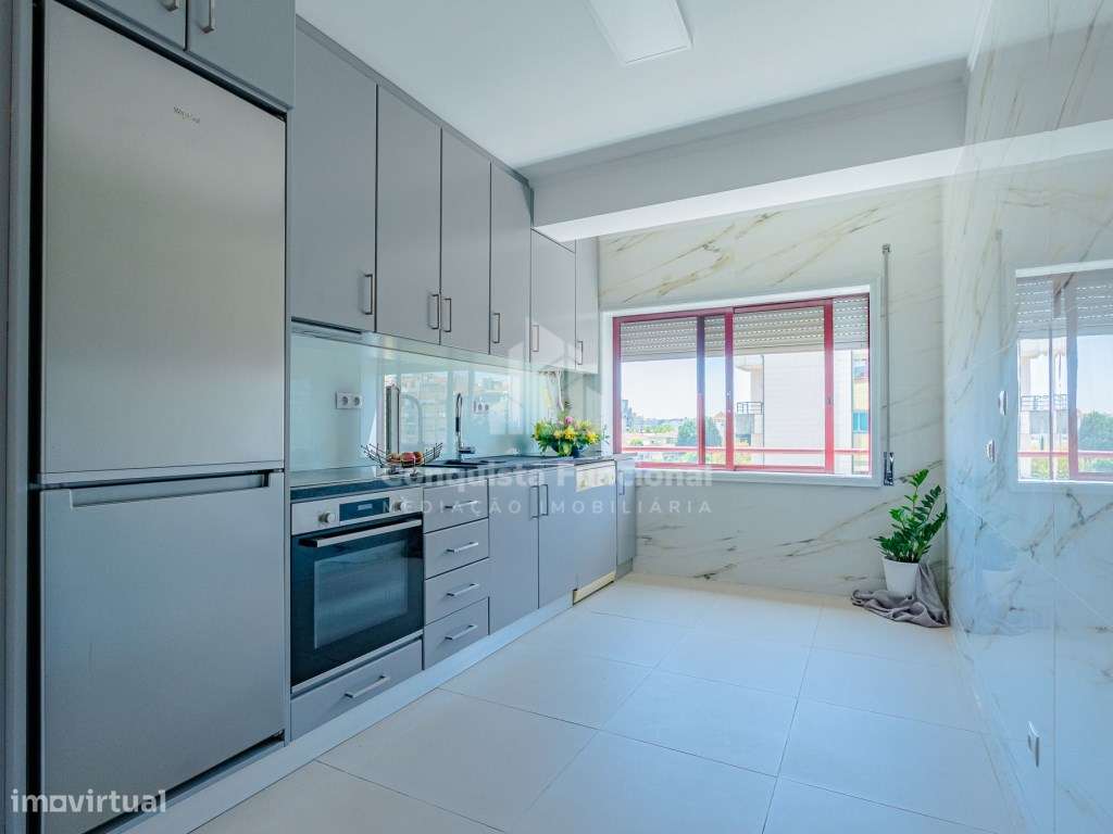 T2 com Lugar de Garagem e Elevador | São João da Madeira | 259.500€-5