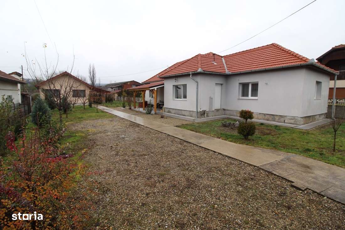 Vând gospodărie în Hunedoara, zona Peștișu Mare, teren 1.104mp...-0