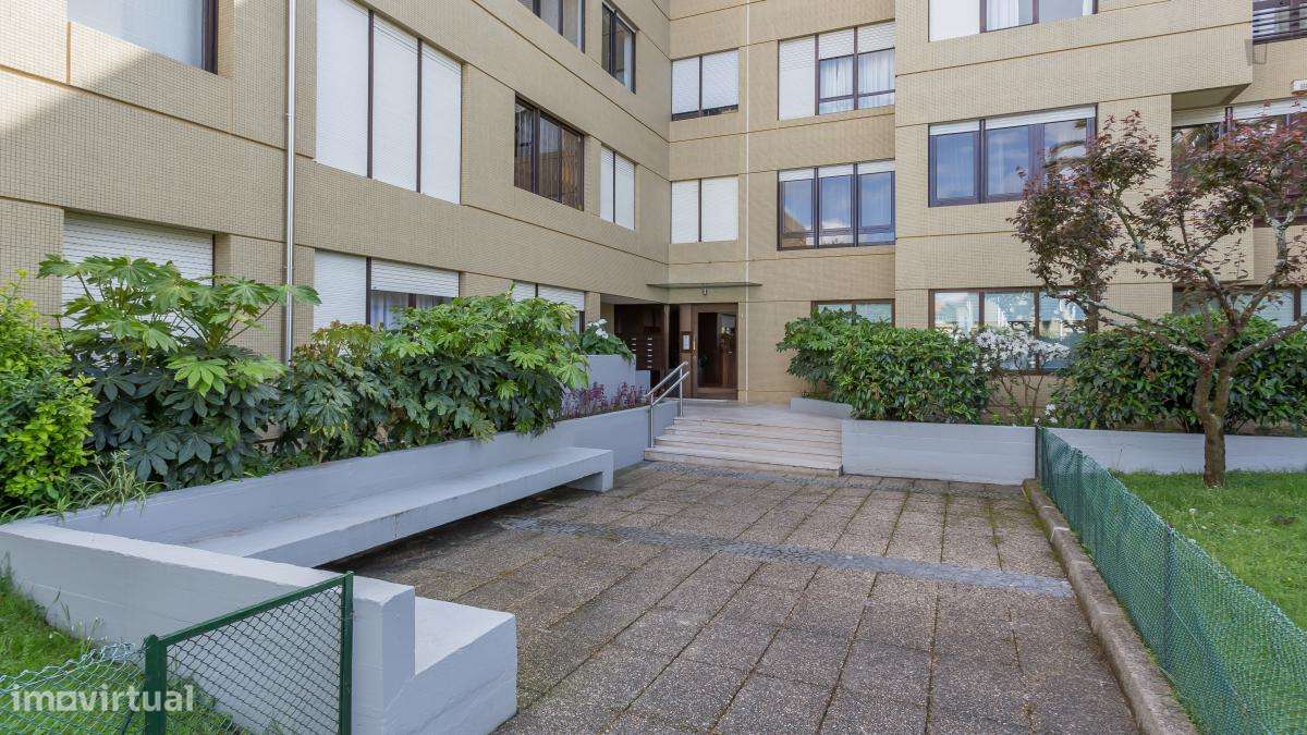 Quarto - localizado em Lordelo do Ouro Porto - Grande imagem: 2/10