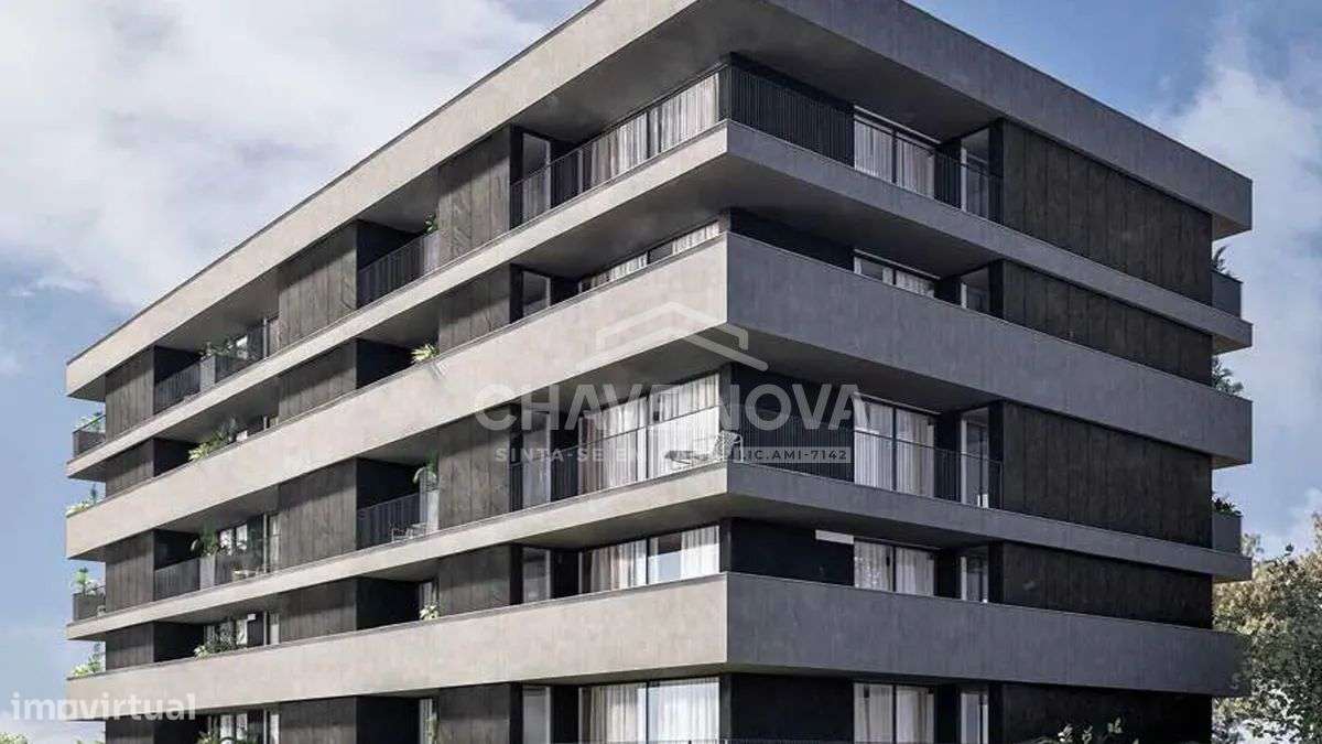 T2 Novo c/ Lugar de Garagem em S. João da Madeira-3
