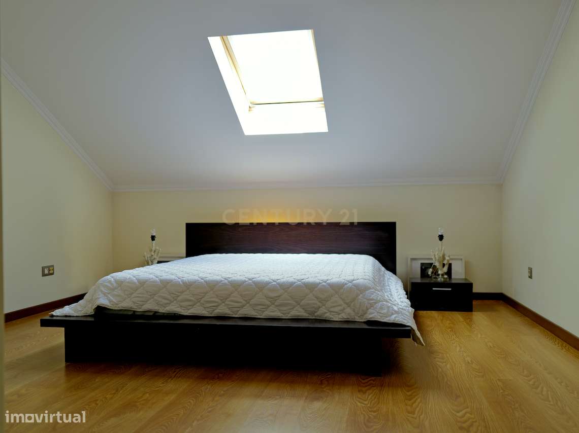 Apartamento Duplex T4 de Prestígio com Vista Rio | Alcochete-19