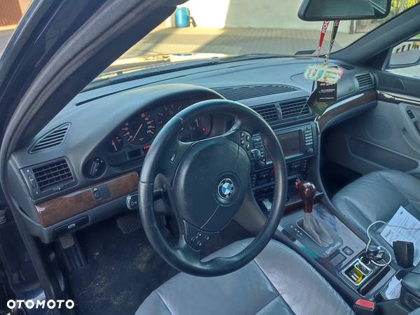 BMW Seria 7 740i - 11