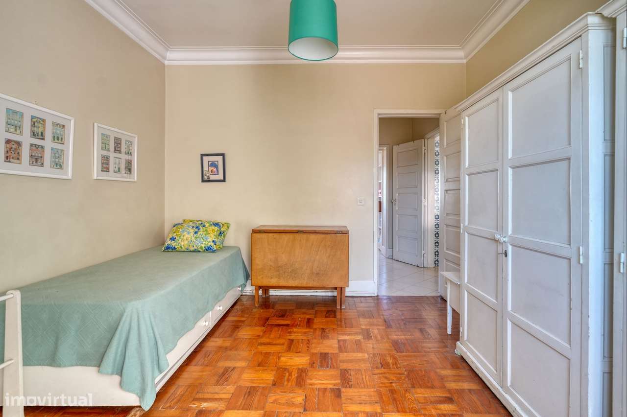 Apartamento T4 com varanda na Av. João XXI, Lisboa-27