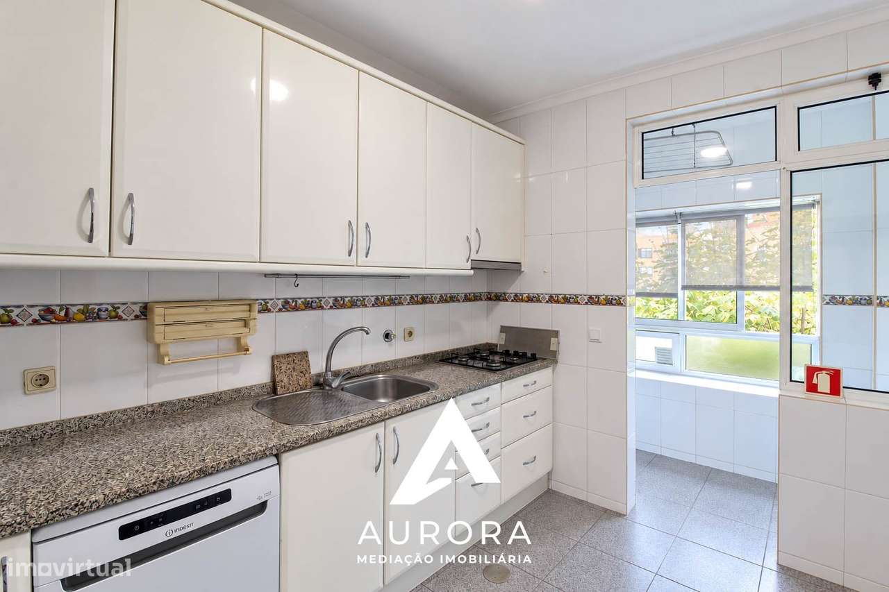 Apartamento T3 com 2 lugares de garagem e sótão-5