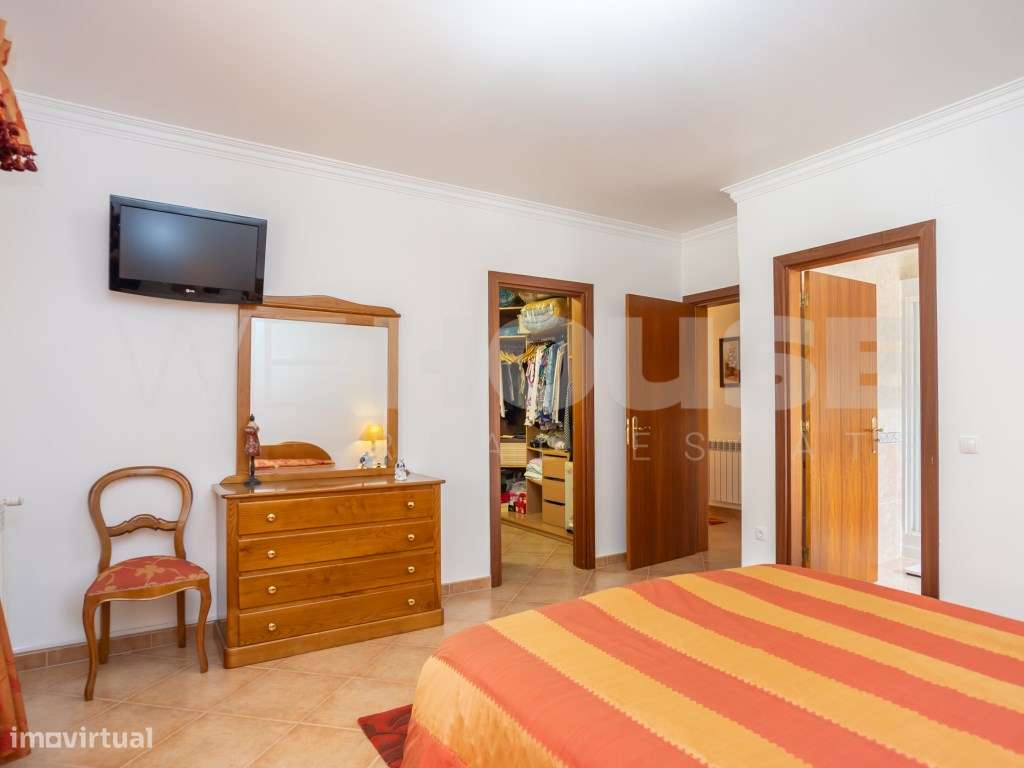 Moradia T4 com 280 m2, inserida em terreno com 2500 m2 em Palmela-18