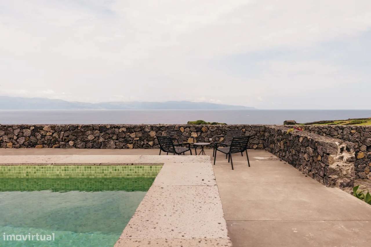 Moradia T3 contemporânea com jardim na Prainha, Ilha do Pico-17