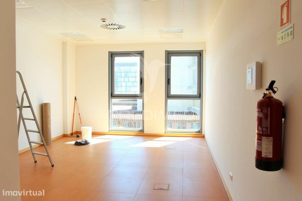 Escritório novo com vista rio - Parque das Nações - Grande imagem: 2/15