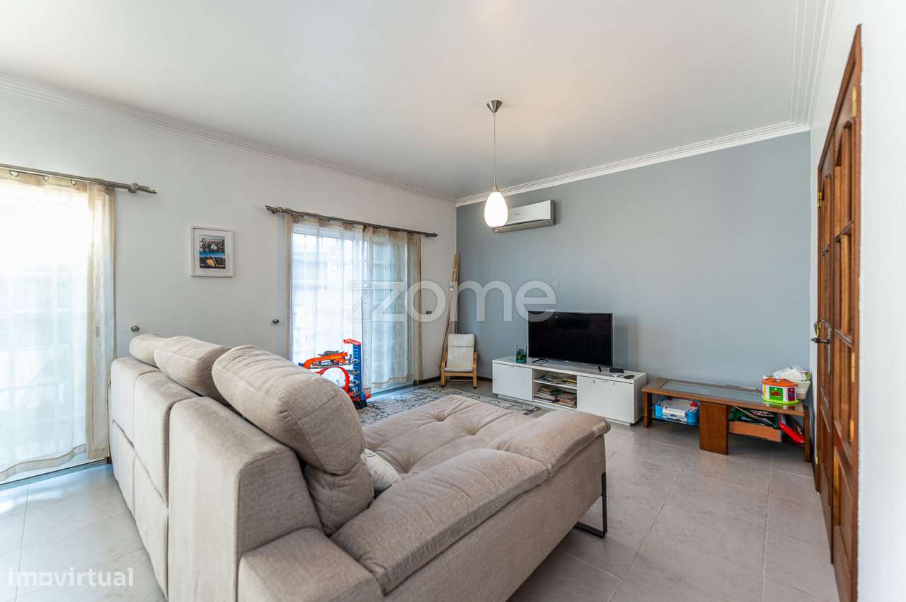 Moradia T4 com pátio, jardim e garagem em Covelas - Trofa - Grande imagem: 5/59