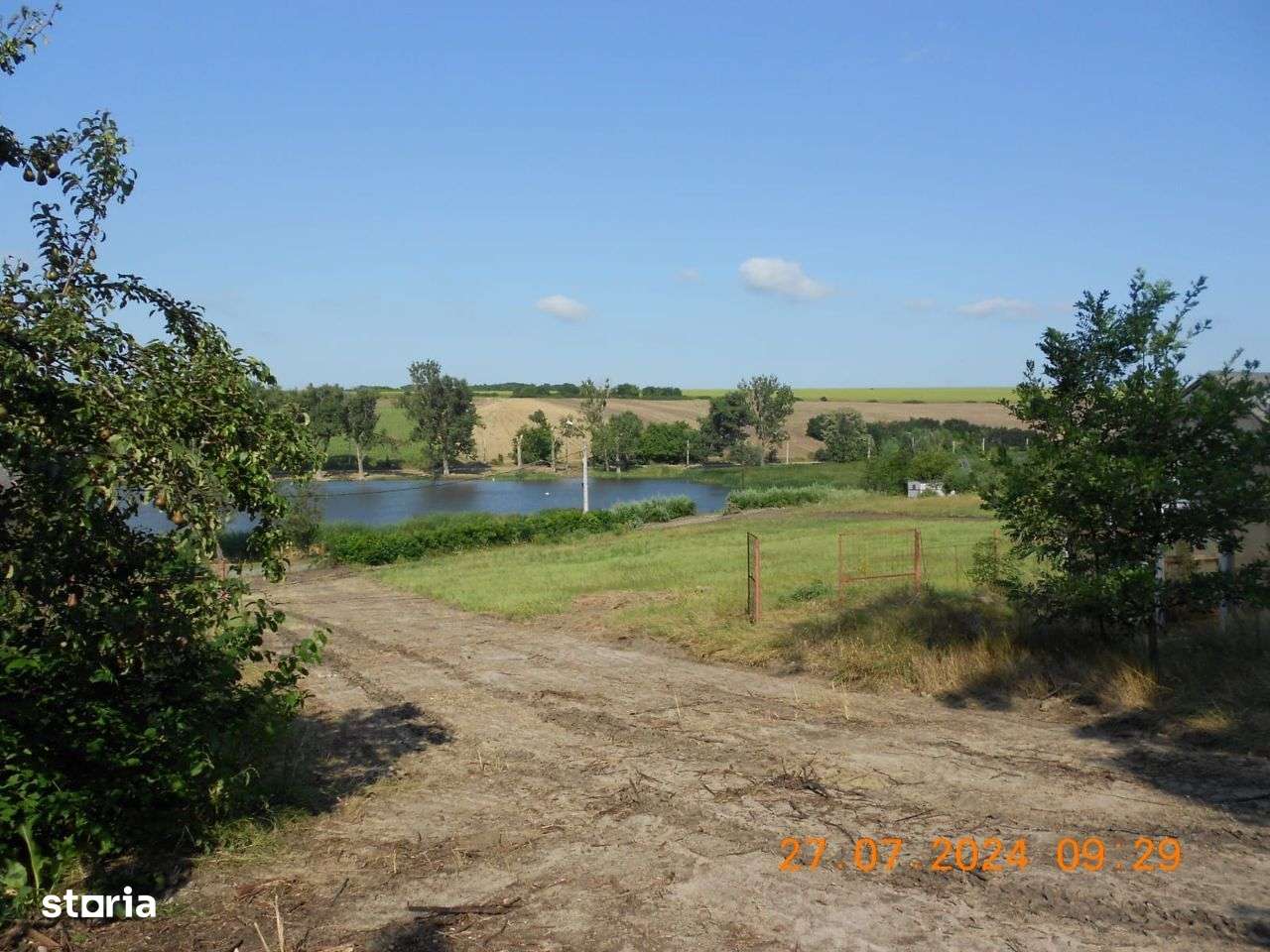 Teren  400 mp -2600 mp Vaslui mal lac Delea vedere superba 40 euro - Imagine principală: 3/8