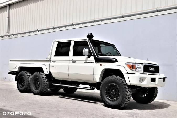 Toyota Land Cruiser - 22