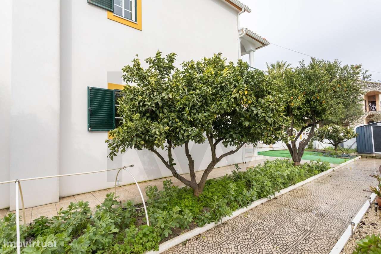 Moradia T4 na Moita – Zona do Palheirão | Excelente Exposição Solar-53