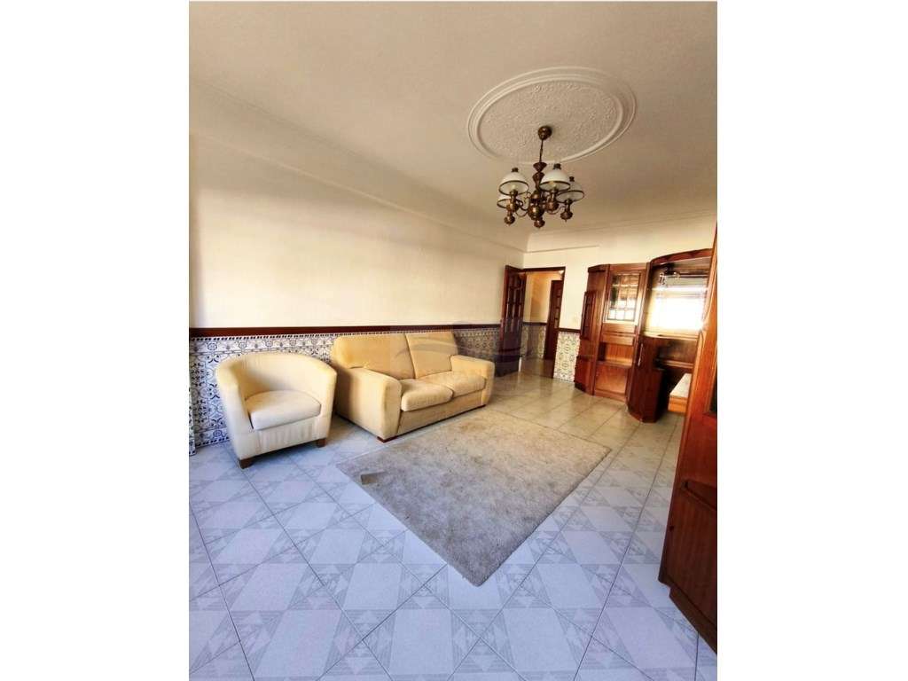 Apartamento T3 na Amadora - Conforto, Localização e Potencial de Va... - Grande imagem: 5/35