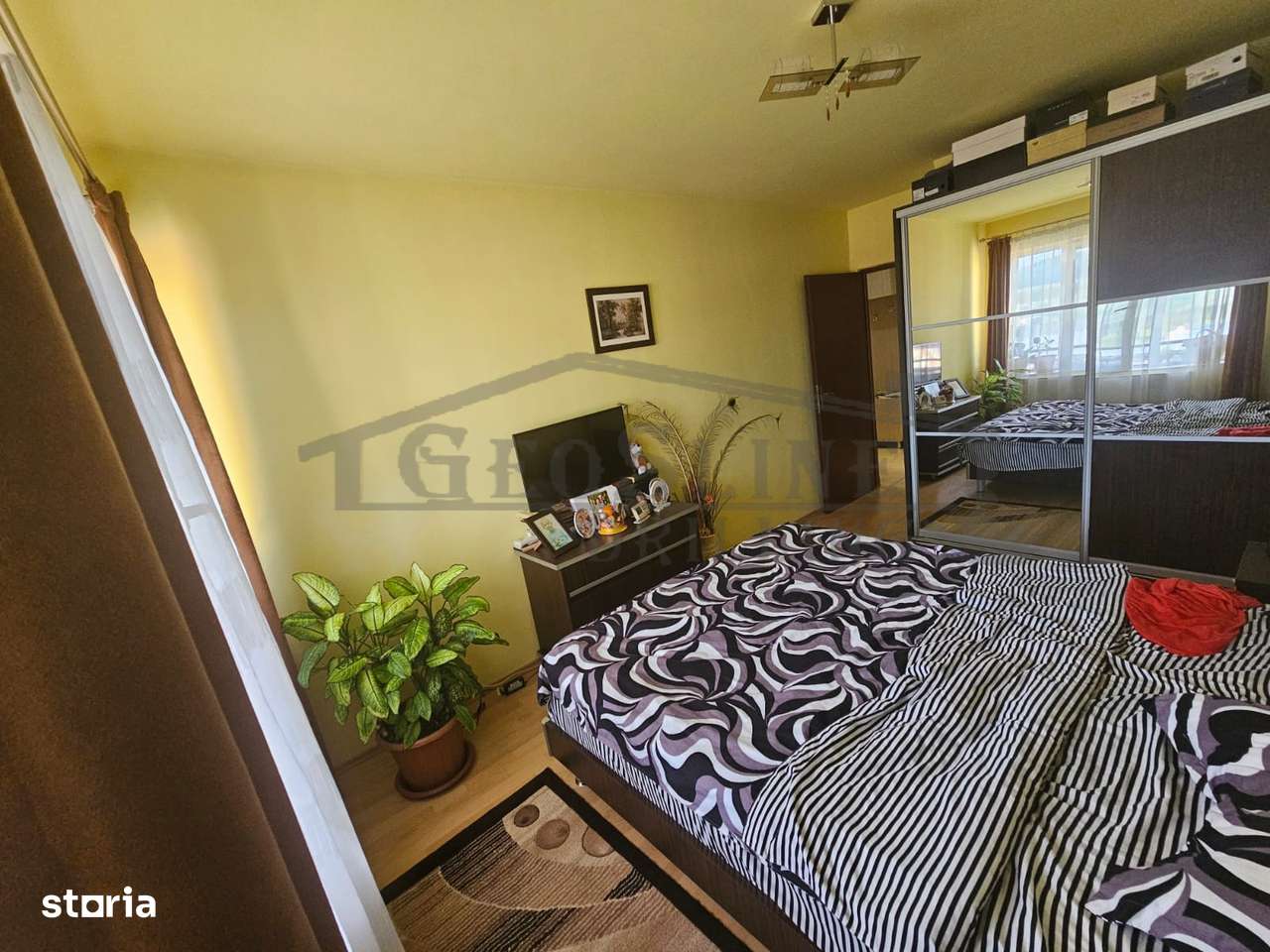 VÂNZARE Apartament 2 camere decomandate + Parcare-2