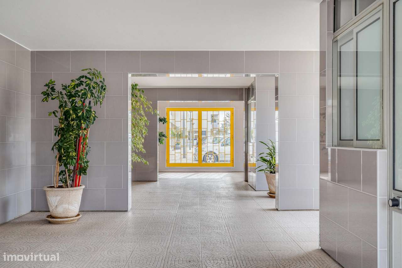 Apartamento T1 +1 em Quarteira-5