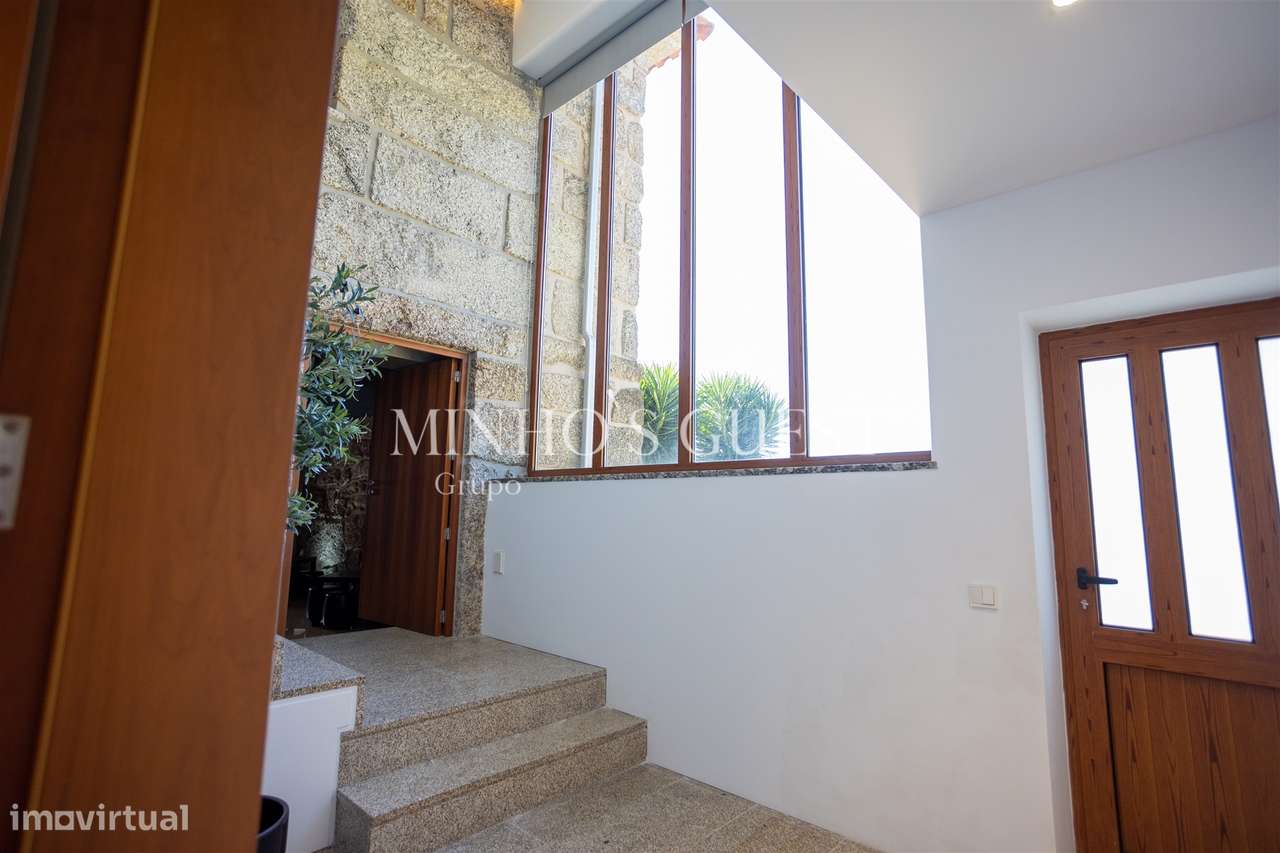 Moradia V4 de Luxo (650m2) Implantada em Terreno de 12500m2 - Souto, G-25