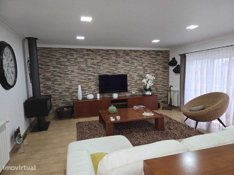 Vende-se moradia - Grande imagem: 5/12