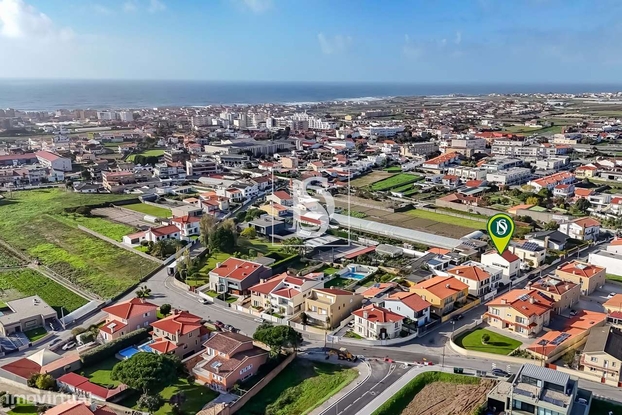 Moradia T3 individual com jardim e garagem na Póvoa de Varzim-38