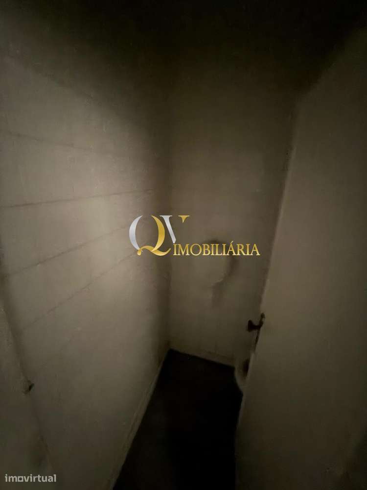 Excelente loja para venda sita no Cacém-13