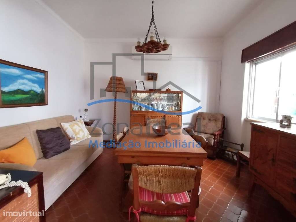 MORADIA COM 2 PISOS , OITO DIVISÕES, GARAGEM E LOGRADOURO - LOCALIZ...-15