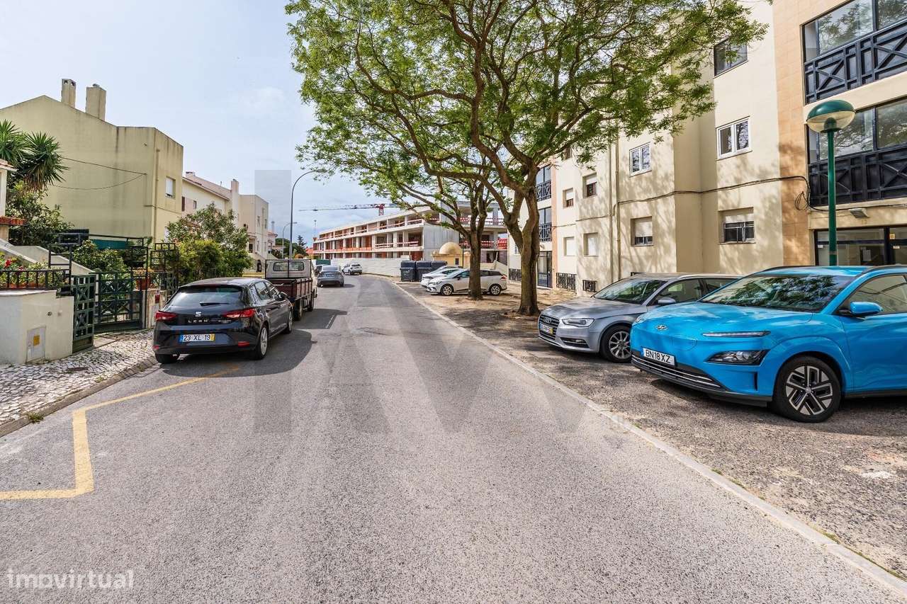 Moradia T3 em banda no Alto do Lagoal — luz natural, espaço e funciona-35