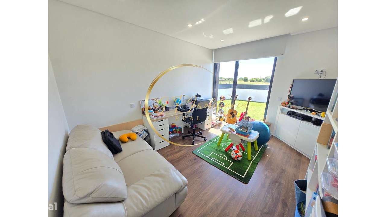 Moradia T4 de Luxo com Jardim-44
