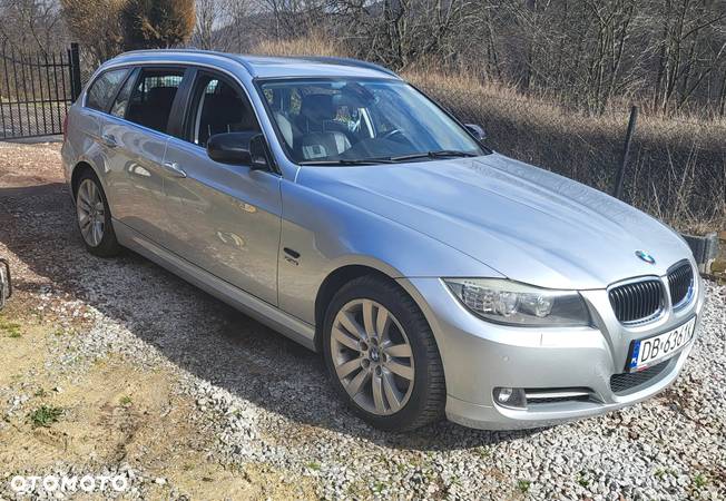 BMW Seria 3 330d xDrive DPF Touring - 2