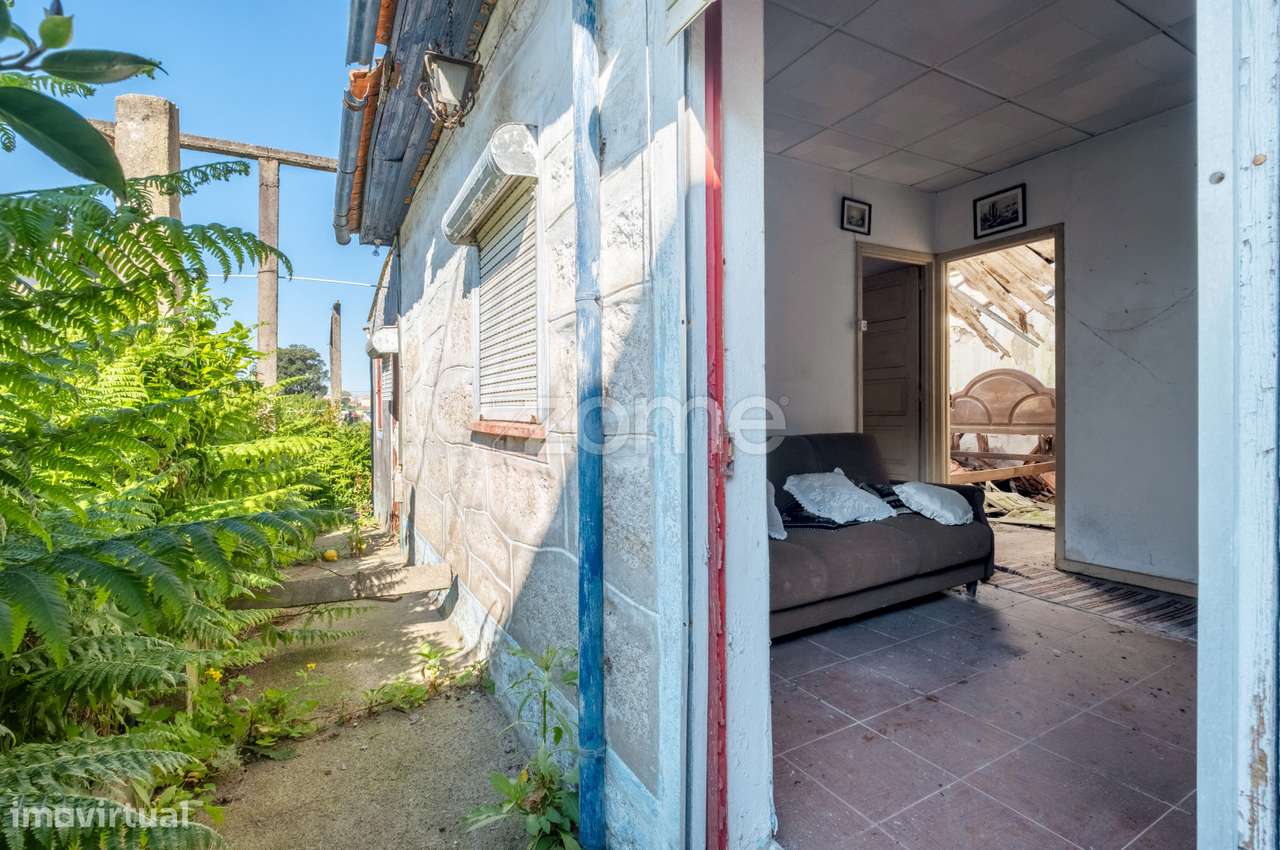 Moradia T2 Com Garagem E Jardim Para Reabilitar Pedroucos Maia