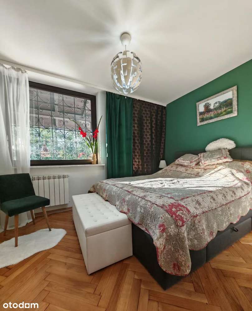 Dom w centrum Łomianek z pięknym ogrodem-7