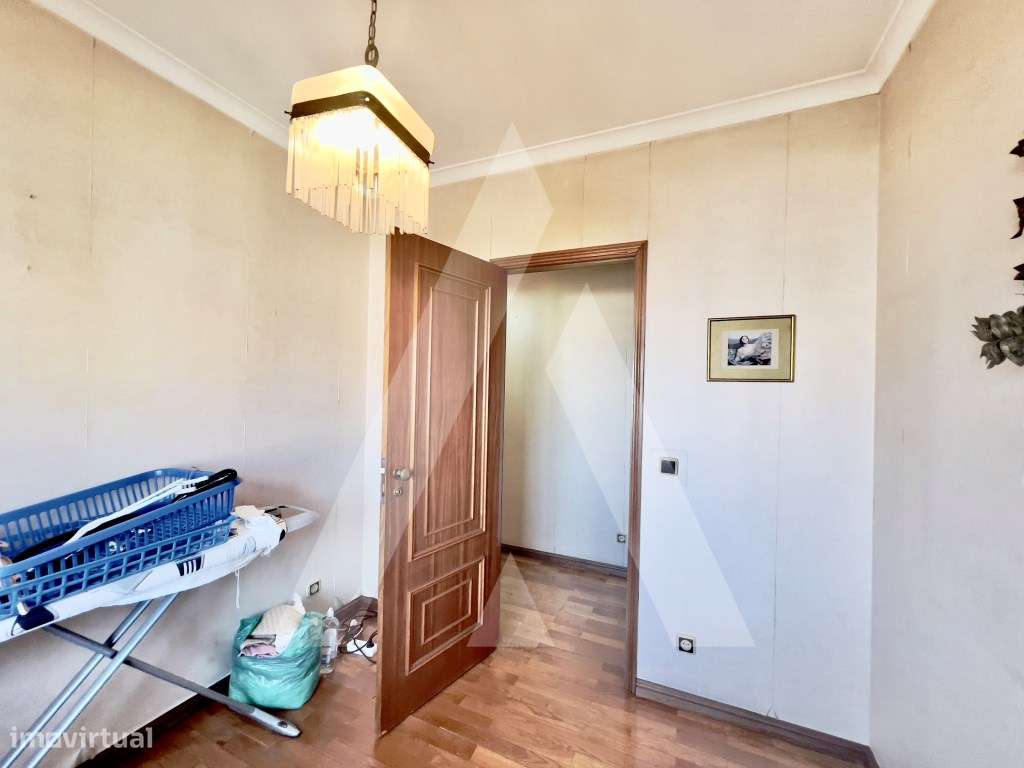 Apartamento T4 Duplex no centro de São João da Madeira-37