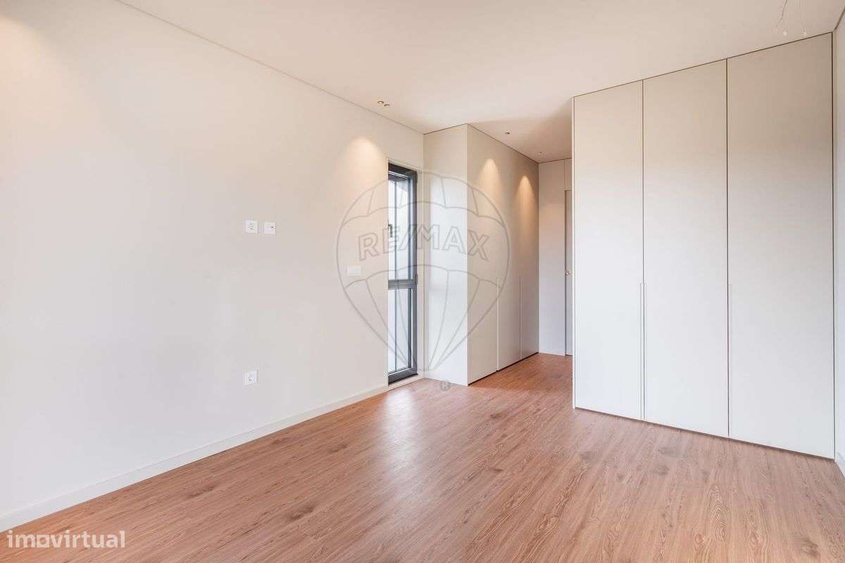 Moradia T3 Única em Airó, Barcelos-24