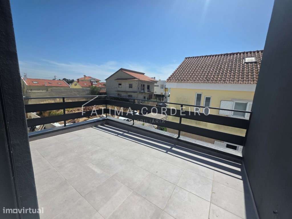 Moradia T3 com piscina e terraço-4