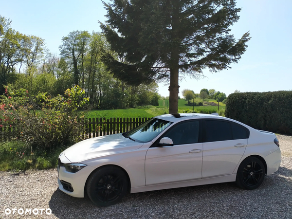 BMW Seria 3 320i xDrive - 4