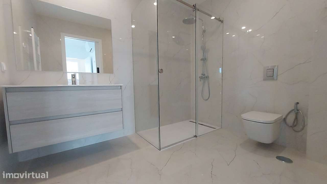 Apartamento T3 novo C/ box- Leiria-16