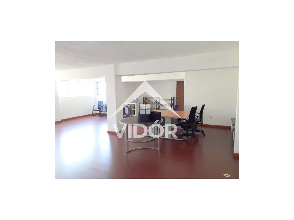 Conjunto de Escritórios no Candal - Oportunidade de Investimento-6