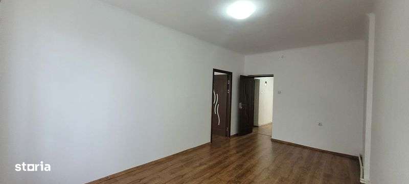 Apartament 2 camere in Onesti, etaj 1, zona centrala. - Imagine principală: 5/5