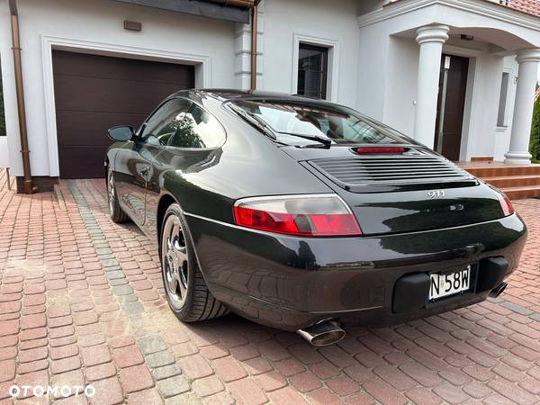 Porsche 911 Carrera 4 - 3