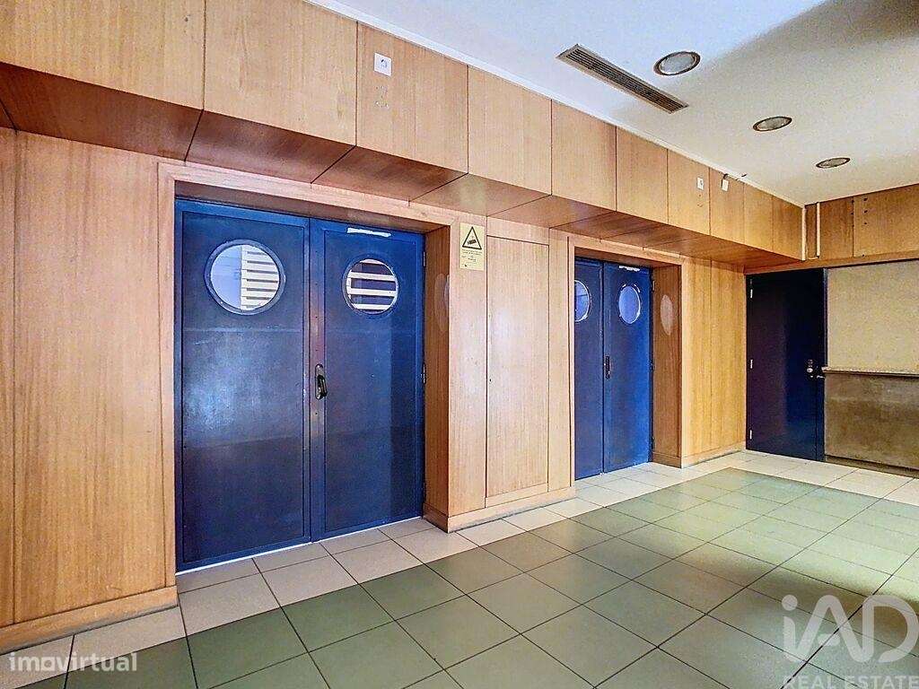 Loja / Estabelecimento Comercial em Santo António dos Olivais de 370,0 - Grande imagem: 5/20