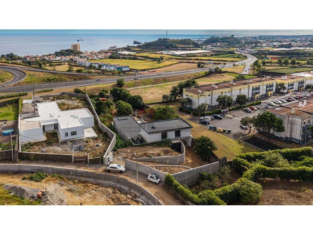 Moradia LUXURY em Betão Armado | Piscina Infinita | Vista Mar | Pon...-14