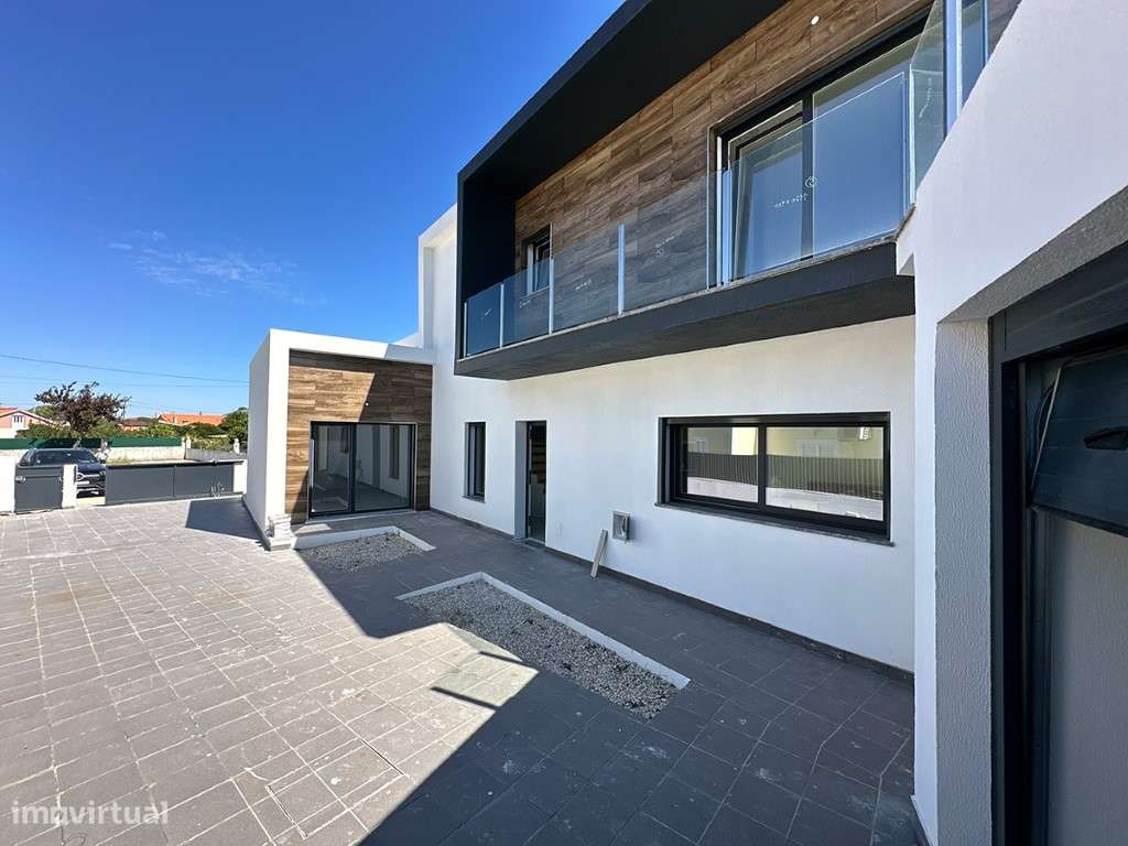 Moradia T5 a Venda em Azeitão com Vista para a Serra da Arrábida - Grande imagem: 4/22